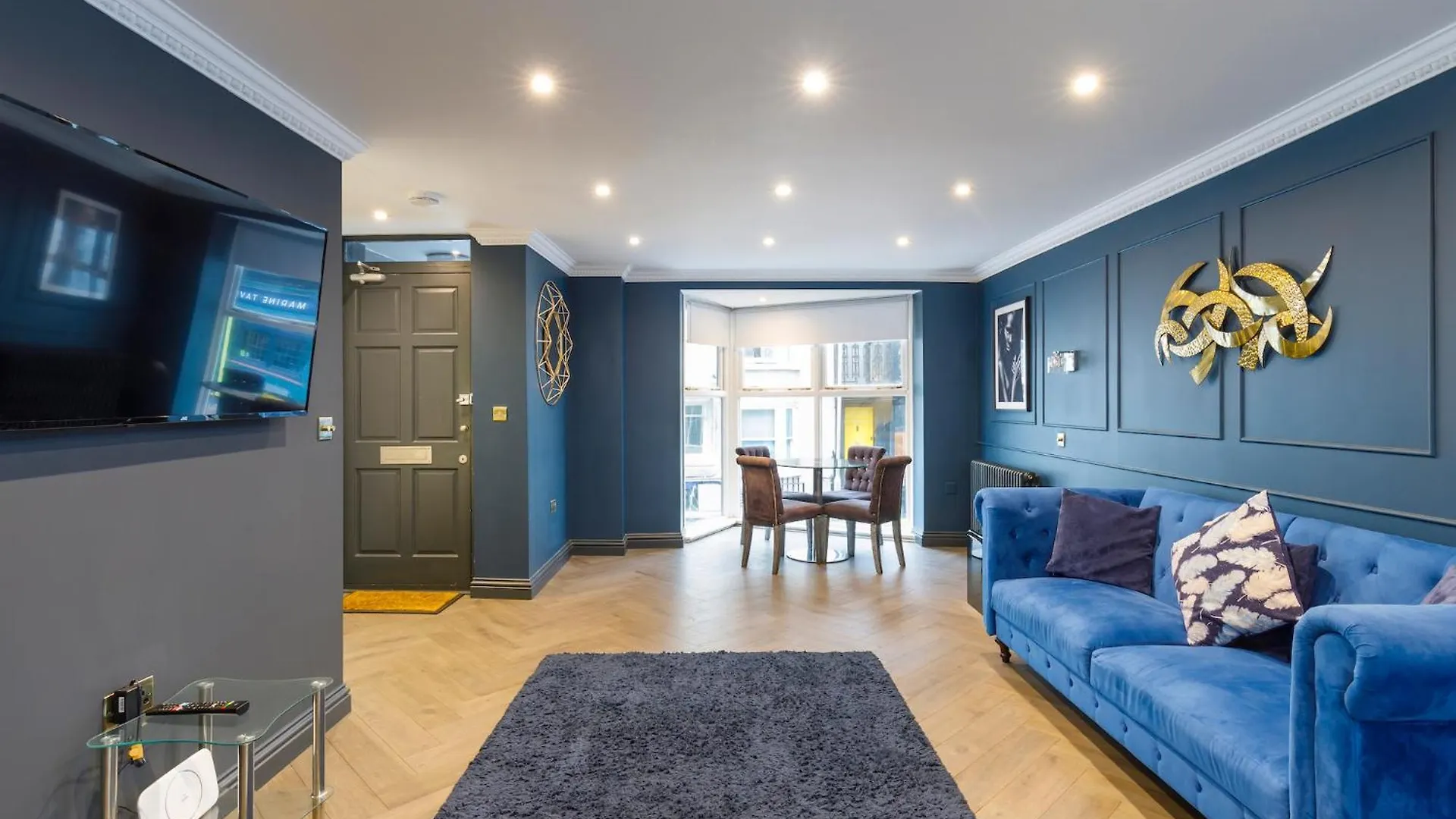 Stylish Townhouse By The Sea contacts
